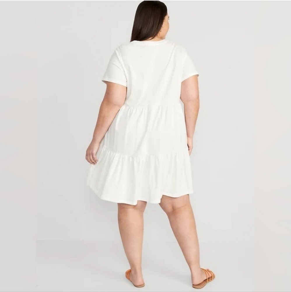 NWT Old Navy t-shirt swing dress. Woman's size XL. White. 100% cotton. Pockets.
